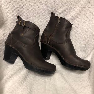 No 6 high heeled buckle boot